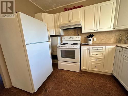 416 100A Avenue, Dawson Creek, BC - Indoor Photo Showing Kitchen