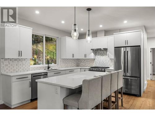 2126 Lupin Court, Kamloops, BC - Indoor Photo Showing Kitchen With Upgraded Kitchen