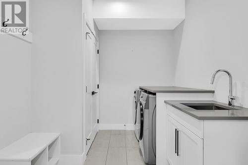 10100 Tyndall Road Unit# 10, Lake Country, BC - Indoor Photo Showing Laundry Room