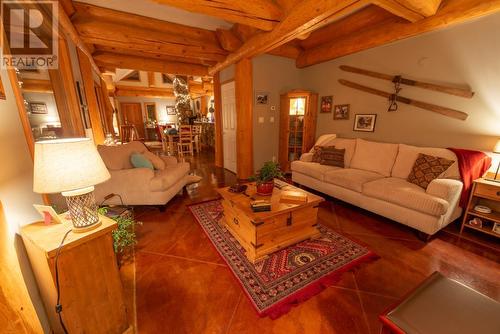 3140 3A Highway, Nelson, BC - Indoor Photo Showing Living Room