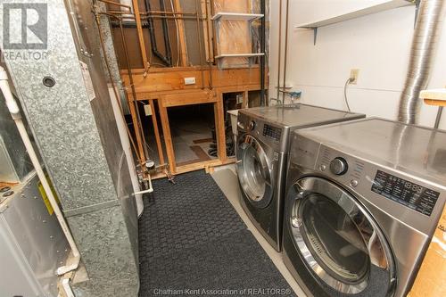 31 Earl Drive, Chatham, ON - Indoor Photo Showing Laundry Room