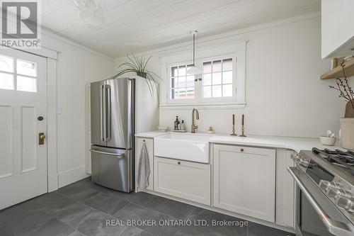 35 Ardaven Place, London, ON - Indoor Photo Showing Kitchen