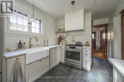 35 Ardaven Place, London, ON - Indoor Photo Showing Kitchen