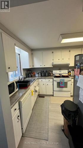 75 Cleveland Place, London, ON - Indoor Photo Showing Kitchen