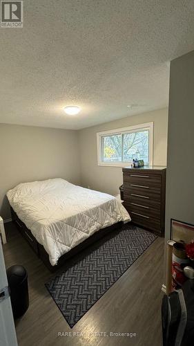 75 Cleveland Place, London, ON - Indoor Photo Showing Bedroom