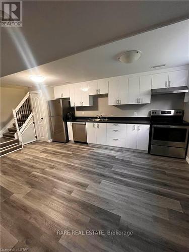 75 Cleveland Place, London, ON - Indoor Photo Showing Kitchen