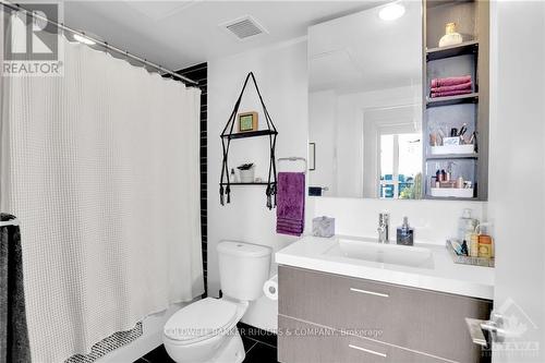 720 - 360 Mcleod Street, Ottawa, ON - Indoor Photo Showing Bathroom