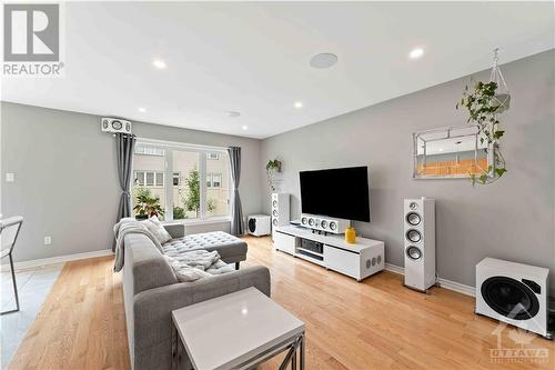 3227 Foxhound Way, Ottawa, ON - Indoor Photo Showing Living Room