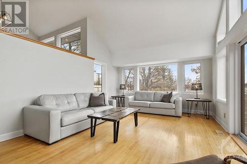 5620 Hope Drive, Manotick, ON - Indoor Photo Showing Living Room