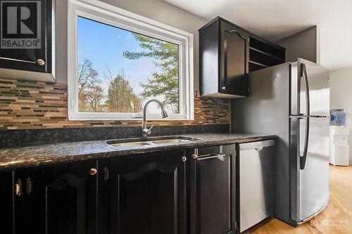 5620 Hope Drive, Manotick, ON - Indoor Photo Showing Kitchen With Double Sink