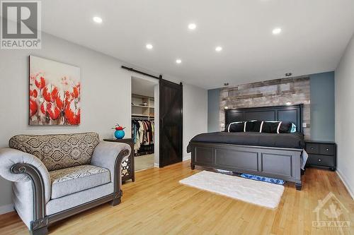 5620 Hope Drive, Manotick, ON - Indoor Photo Showing Living Room