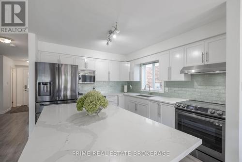 1860 Rollingacres Drive, London, ON - Indoor Photo Showing Kitchen With Upgraded Kitchen