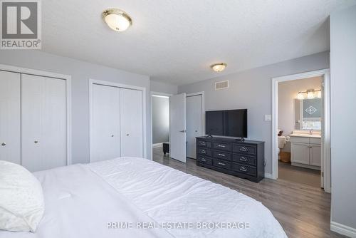 1860 Rollingacres Drive, London, ON - Indoor Photo Showing Bedroom