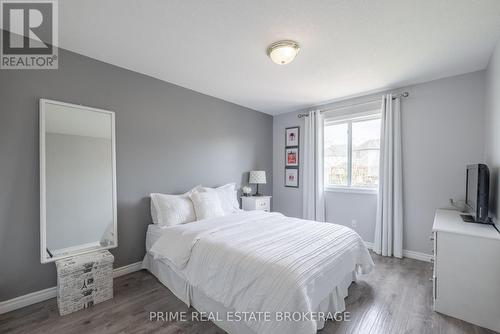 1860 Rollingacres Drive, London, ON - Indoor Photo Showing Bedroom