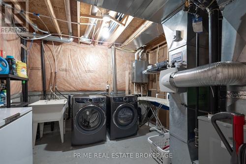 1860 Rollingacres Drive, London, ON - Indoor Photo Showing Laundry Room