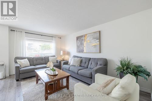 1860 Rollingacres Drive, London, ON - Indoor Photo Showing Living Room