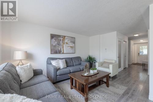 1860 Rollingacres Drive, London, ON - Indoor Photo Showing Living Room