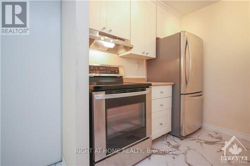 701 - 18 Nepean Street, Ottawa, ON - Indoor Photo Showing Kitchen