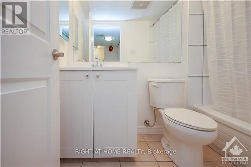 701 - 18 Nepean Street, Ottawa, ON - Indoor Photo Showing Bathroom