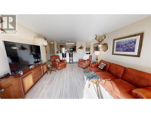 4874 Stanley Street Unit# 204, Radium Hot Springs, BC - Indoor Photo Showing Living Room