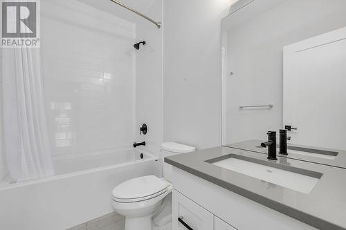 10100 Tyndall Road Unit# 10, Lake Country, BC - Indoor Photo Showing Bathroom