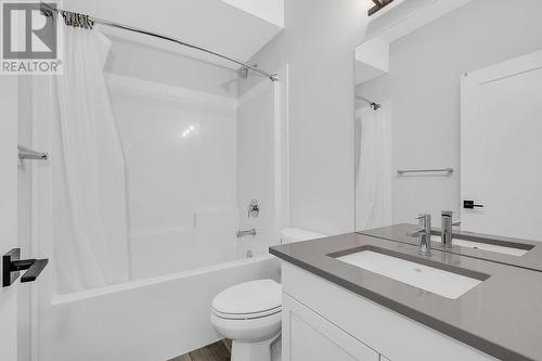 10100 Tyndall Road Unit# 10, Lake Country, BC - Indoor Photo Showing Bathroom