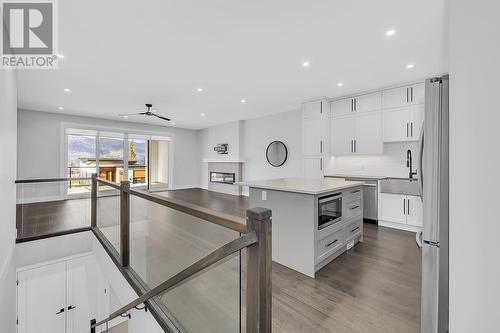 10100 Tyndall Road Unit# 10, Lake Country, BC - Indoor Photo Showing Kitchen With Upgraded Kitchen