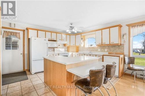 590 Blue Corner Road, Alfred And Plantagenet, ON - Indoor Photo Showing Kitchen