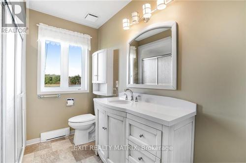 590 Blue Corner Road, Alfred And Plantagenet, ON - Indoor Photo Showing Bathroom