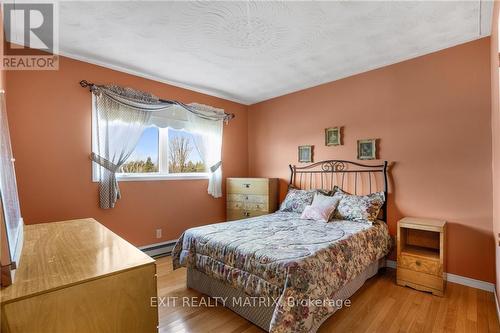 590 Blue Corner Road, Alfred And Plantagenet, ON - Indoor Photo Showing Bedroom