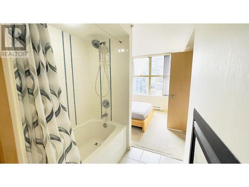 1808 969 Richards Street, Vancouver, BC - Indoor Photo Showing Bathroom