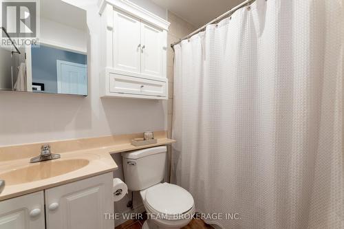 305 - 1 Deer Park Crescent, Toronto, ON - Indoor Photo Showing Bathroom