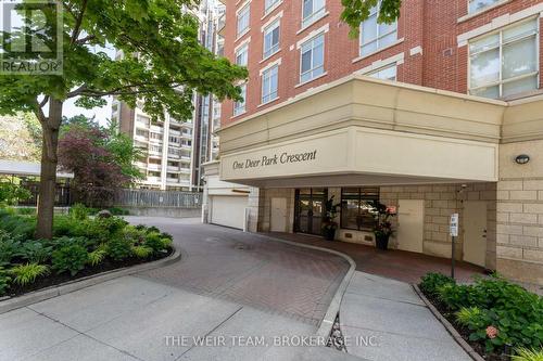 305 - 1 Deer Park Crescent, Toronto, ON - Outdoor