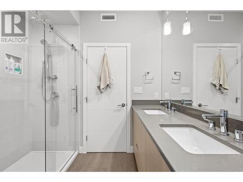 3719 Woodsdale Road Unit# 3, Lake Country, BC - Indoor Photo Showing Bathroom