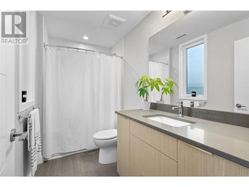 3719 Woodsdale Road Unit# 3, Lake Country, BC - Indoor Photo Showing Bathroom