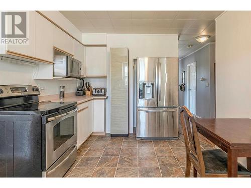 3990 Senger Road, Kelowna, BC - Indoor Photo Showing Kitchen