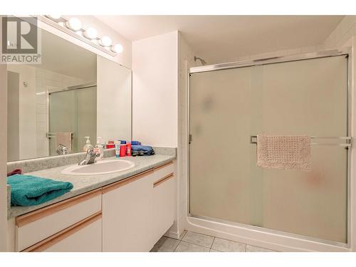 3990 Senger Road, Kelowna, BC - Indoor Photo Showing Bathroom