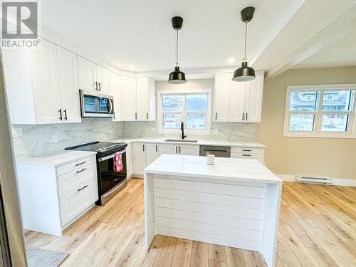 1448 Canterbury Way, Invermere, BC - Indoor Photo Showing Kitchen