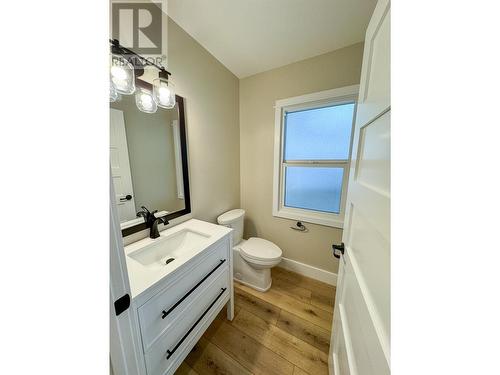 1448 Canterbury Way, Invermere, BC - Indoor Photo Showing Bathroom