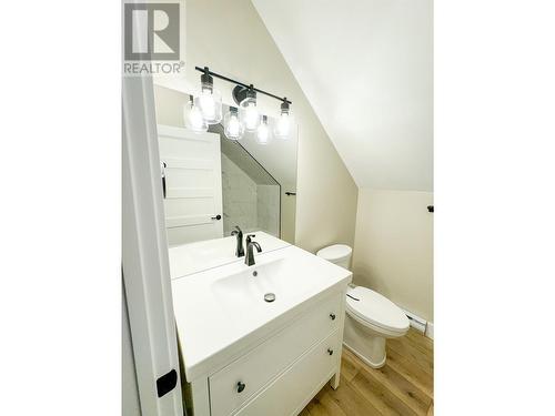 1448 Canterbury Way, Invermere, BC - Indoor Photo Showing Bathroom