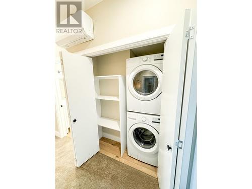 1448 Canterbury Way, Invermere, BC - Indoor Photo Showing Laundry Room