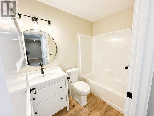 1448 Canterbury Way, Invermere, BC - Indoor Photo Showing Bathroom