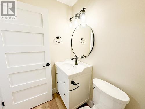 1448 Canterbury Way, Invermere, BC - Indoor Photo Showing Bathroom