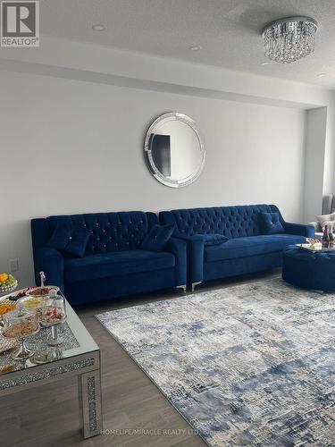 69 Sutcliffe Way, New Tecumseth, ON - Indoor Photo Showing Living Room