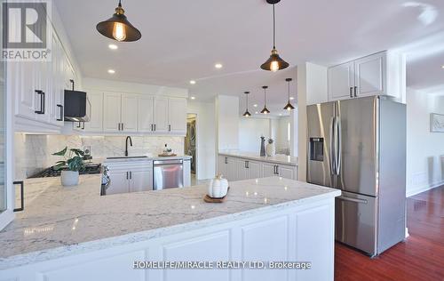 7497 County Rd 91, Clearview, ON - Indoor Photo Showing Kitchen With Upgraded Kitchen