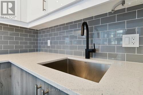 535 - 2343 Khalsa Gate, Oakville, ON - Indoor Photo Showing Kitchen