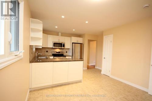 2526 Crystalburn Avenue, Mississauga, ON - Indoor Photo Showing Kitchen