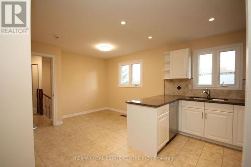 2526 Crystalburn Avenue, Mississauga, ON - Indoor Photo Showing Kitchen