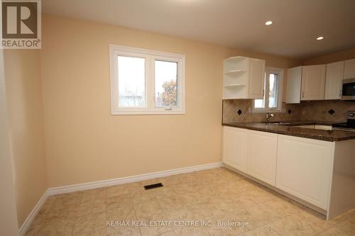 2526 Crystalburn Avenue, Mississauga, ON - Indoor Photo Showing Kitchen