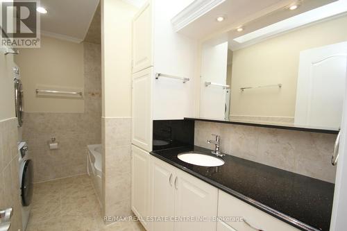 2526 Crystalburn Avenue, Mississauga, ON - Indoor Photo Showing Bathroom